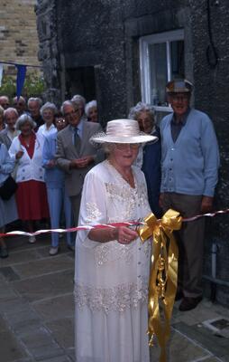 ACS George St 2000 opening Jane cuts ribbon