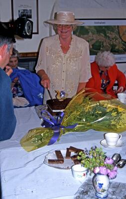 ACS George St 2000 opening Jane cuts cake
