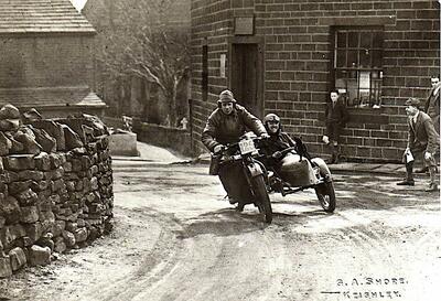 1928 - Wiiliam Bradley with Bert Ward cornering