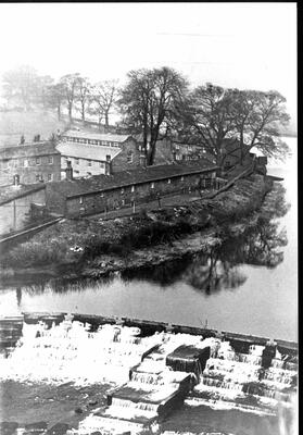 Mill_Low008Low Mill 1930s - Cottages & Weir